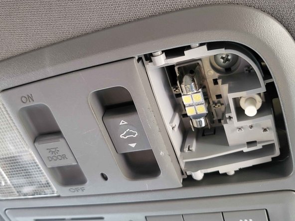 2011 Honda Pilot Overhead Lightbulb and Switch Replacement: step 2, image 3 of 3