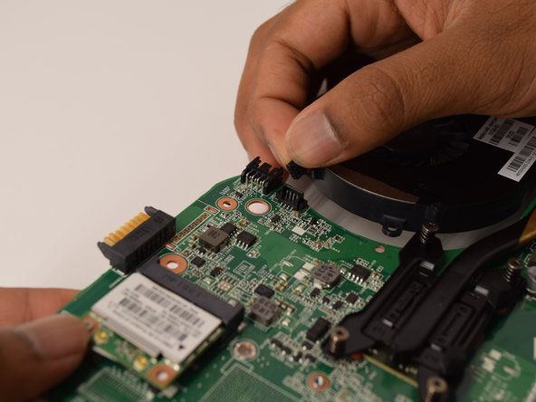 HP Pavilion 15-d017cl Cooling Fan Replacement: crwdns2935265:022crwdnd2935265:03crwdnd2935265:03crwdne2935265:0