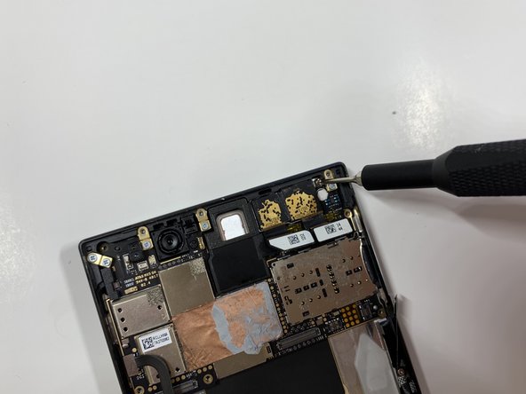 Razer Phone Motherboard Replacement: adım 16, 2 resimden 2.