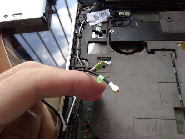 Desmontaje de laptop HP Pavilion dv4-2040us: crwdns2935265:012crwdnd2935265:02crwdnd2935265:03crwdne2935265:0