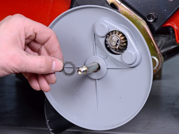 Toro Walk Behind Mowers 21199HD 2018 Rear Axle Replacement, Remove the axle components: crwdns2935265:011crwdnd2935265:02crwdnd2935265:02crwdne2935265:0