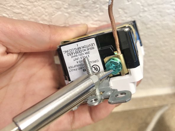 GFCI Outlet Replacement: crwdns2935265:010crwdnd2935265:03crwdnd2935265:03crwdne2935265:0