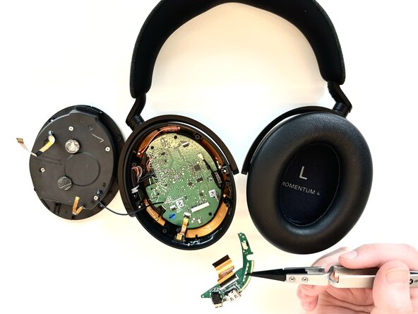 Sennheiser Momentum 4 I/O Board Replacement: crwdns2935265:07crwdnd2935265:02crwdnd2935265:02crwdne2935265:0