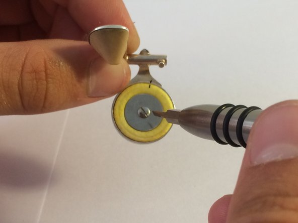 Repairing Flute Felt Key Pads, Repairing the Finger Key: crwdns2935265:022crwdnd2935265:02crwdnd2935265:03crwdne2935265:0