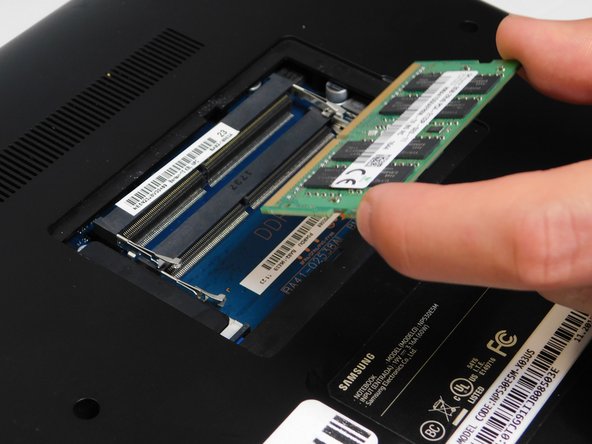 Samsung Notebook 5 NP530E5M RAM Replacement: crwdns2935265:05crwdnd2935265:02crwdnd2935265:02crwdne2935265:0