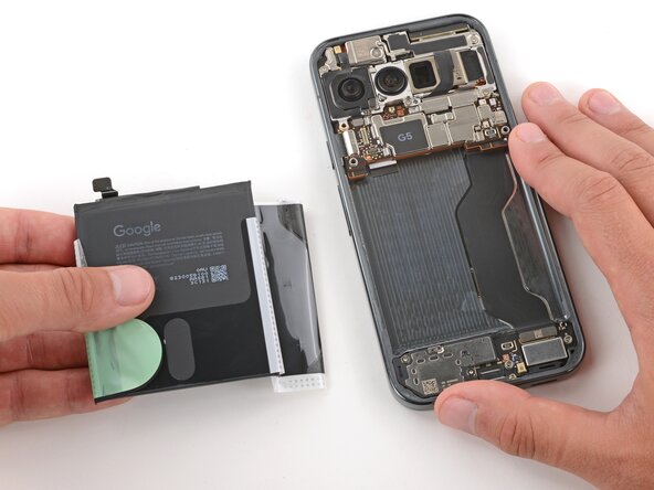 Google Pixel 10 Pro Battery Replacement, Remove the battery: crwdns2935265:026crwdnd2935265:02crwdnd2935265:03crwdne2935265:0