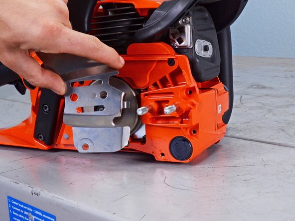 Echo Chain Saw CS4910 2020 Oiler System Replacement, Remove the inner guide plate: crwdns2935265:013crwdnd2935265:03crwdnd2935265:03crwdne2935265:0