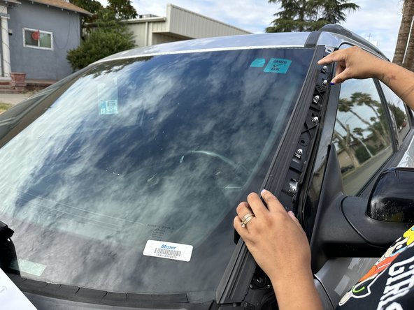 2011-Present Ford Explorer Driver Side Front Pillar Trim Replacement: crwdns2935265:00crwdnd2935265:01crwdnd2935265:03crwdne2935265:0