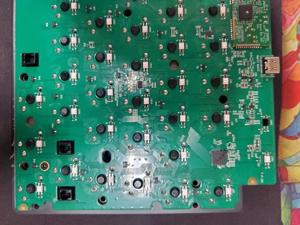 Disassembling Logitech G515 Lightspeed TKL, Extra pictures of board (2): adım 10, 3 resimden 3.