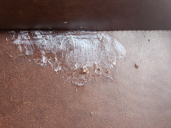 How to Fix Cat Scratches on a Leather Couch: crwdns2935265:03crwdnd2935265:02crwdnd2935265:03crwdne2935265:0