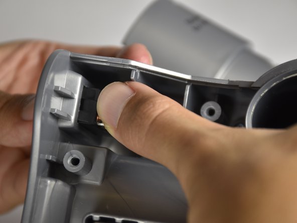 Shark Navigator Lift-Away Deluxe NV360 Power Button Replacement: crwdns2935265:018crwdnd2935265:02crwdnd2935265:03crwdne2935265:0