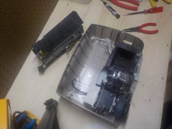 3M SCP176 DLP Projector Teardown, Remove the power supply: crwdns2935265:011crwdnd2935265:03crwdnd2935265:03crwdne2935265:0