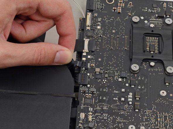 iMac Intel 21.5" EMC 2544 Left Speaker Replacement, Fan: crwdns2935265:026crwdnd2935265:02crwdnd2935265:02crwdne2935265:0