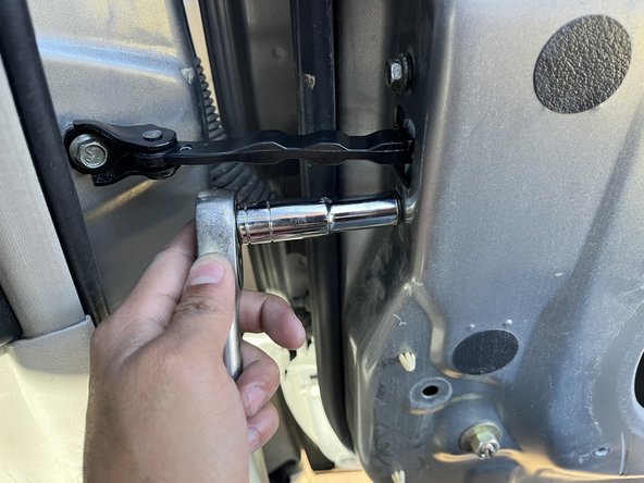 2006 Infiniti G35 Coupe Passenger Side Door Checker Replacement: crwdns2935265:012crwdnd2935265:02crwdnd2935265:03crwdne2935265:0