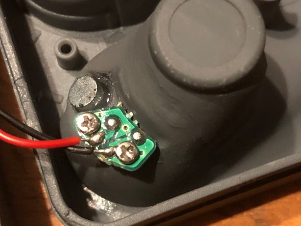 RollingSquare Hyphen v1 Case magnets Replacement, Remove charge pins PCB: step 4, image 1 of 2