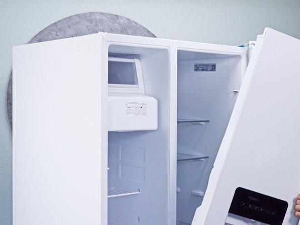 Whirlpool Refrigerator Freezer Door Replacement, Remove the door: crwdns2935265:014crwdnd2935265:02crwdnd2935265:02crwdne2935265:0