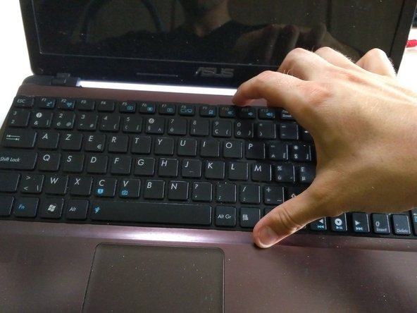 Asus K53S -X156V Thermal Paste Replacement, removing keyboard: crwdns2935265:06crwdnd2935265:02crwdnd2935265:02crwdne2935265:0