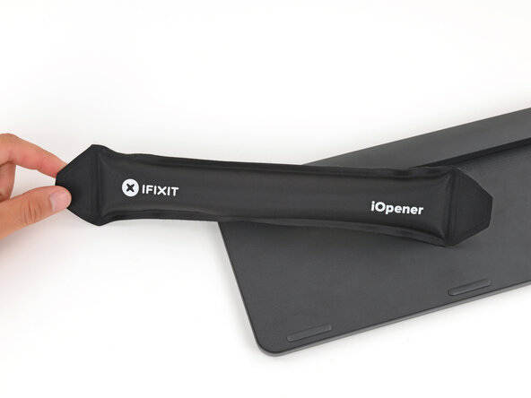 Logitech MX Keys Mini Battery Replacement, Remove the feet: crwdns2935265:02crwdnd2935265:02crwdnd2935265:02crwdne2935265:0