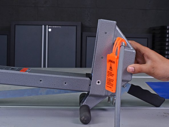 Clarke Floor Sander 07012A 2012 Control Switch Replacement, Open the control housing: crwdns2935265:09crwdnd2935265:03crwdnd2935265:03crwdne2935265:0