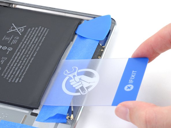 iPad Pro 9.7" Battery Replacement, Create a gap for the adhesive remover: step 115, image 3 of 3