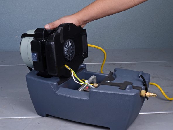 Presto Carpet Extractor 9.840-068.0 2016 Pump Replacement, Open the Pump Housing: crwdns2935265:06crwdnd2935265:02crwdnd2935265:02crwdne2935265:0