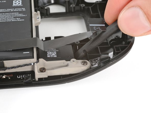 Steam Deck OLED Front Shell Replacement, Pry up the left speaker: crwdns2935265:083crwdnd2935265:02crwdnd2935265:03crwdne2935265:0