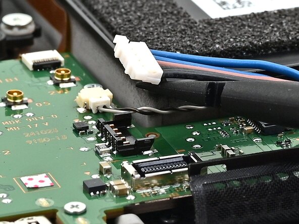 Nintendo Switch 2 Microphone Replacement, Disconnect the battery: crwdns2935265:033crwdnd2935265:02crwdnd2935265:02crwdne2935265:0