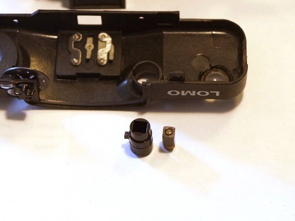 Lomo LC-A: fixing the exposure / picture counter, Remove the top cover.: crwdns2935265:06crwdnd2935265:03crwdnd2935265:03crwdne2935265:0