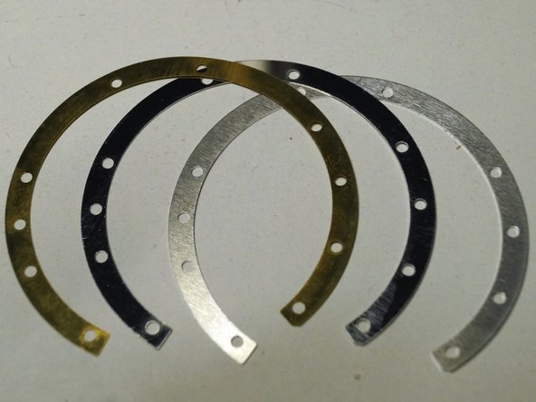 Reparatur einer hängenden Blende an einem Vivitar Series 1 28-300mm Objektiv, Sicherungsring wieder am Metallring anbringen: Schritt 6, Bild 3 von 3