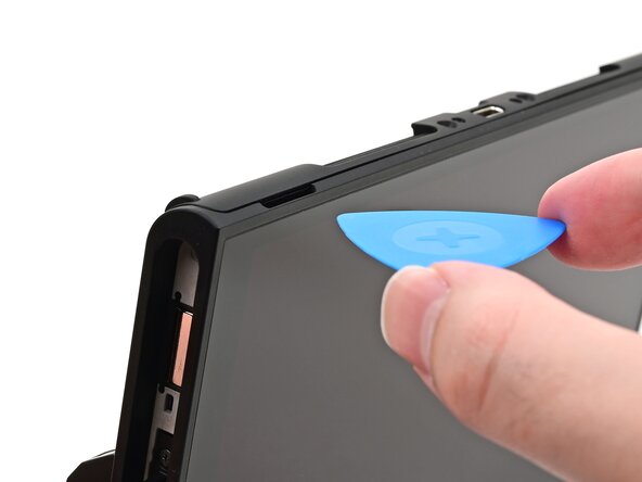 Nintendo Switch 2 Microphone Replacement, Insert an opening pick: crwdns2935265:013crwdnd2935265:01crwdnd2935265:02crwdne2935265:0