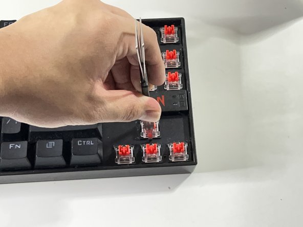 Redragon K552 Key Switch Replacement: 手順 5、 3の画像 2