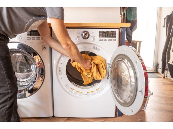 How to Wash a Waterproof Jacket, Tumble Dry: crwdns2935265:06crwdnd2935265:02crwdnd2935265:03crwdne2935265:0