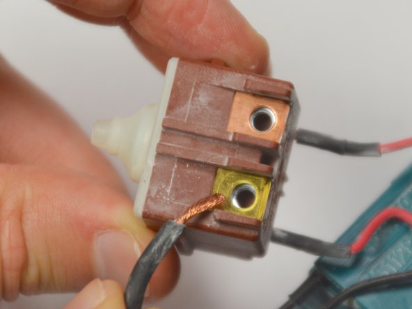 Makita GA4030K Switch Replacement: crwdns2935265:08crwdnd2935265:03crwdnd2935265:03crwdne2935265:0