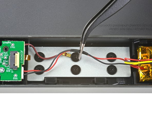 Logitech Craft Battery Replacement, De-route the battery wires: crwdns2935265:012crwdnd2935265:02crwdnd2935265:03crwdne2935265:0