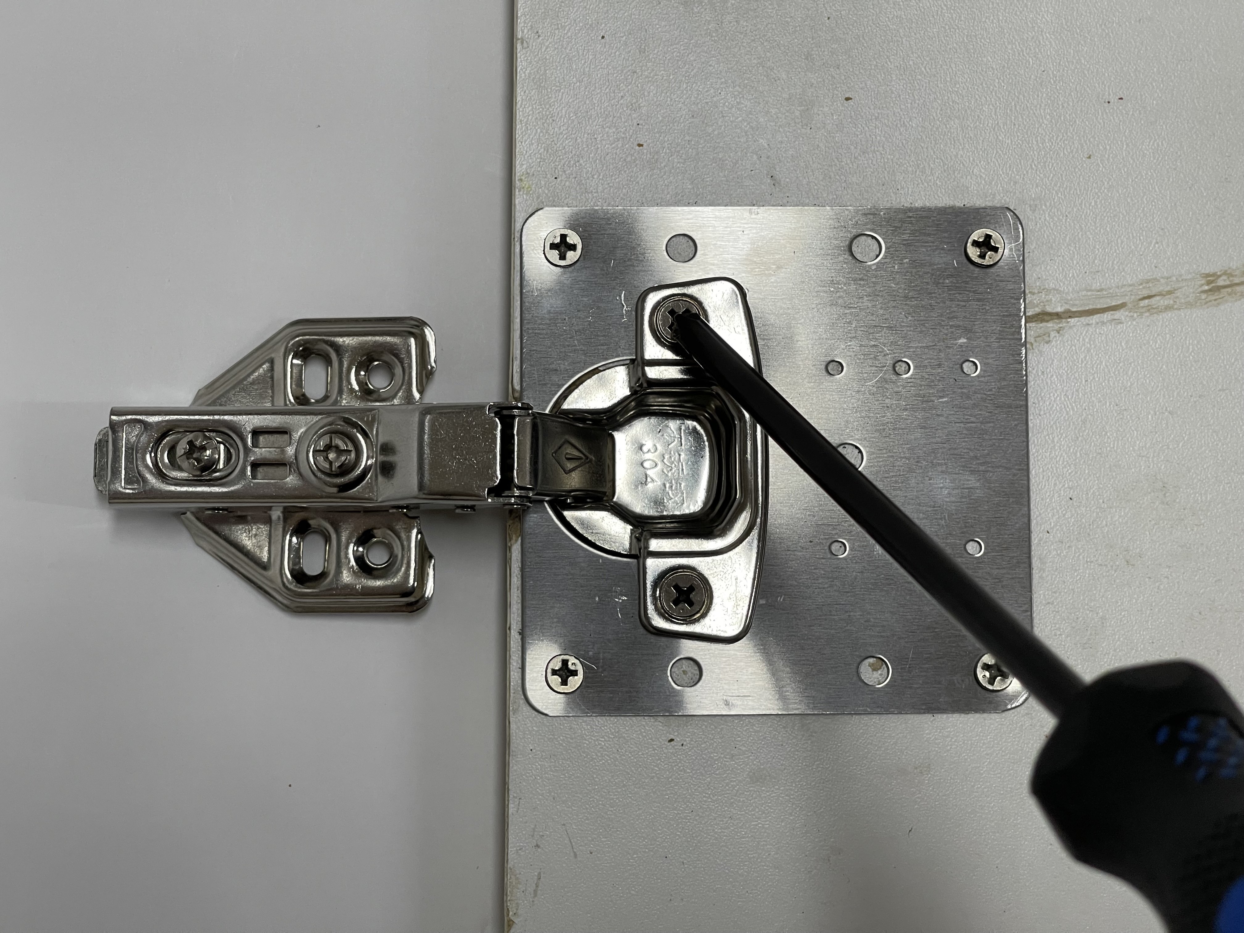 How to fix kitchen cabinet door hinges