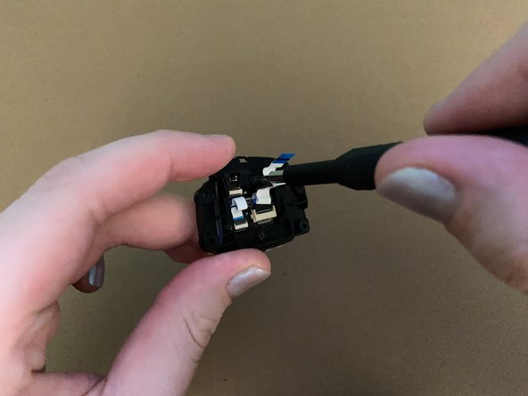 Razer Naga Epic Numpad Disassembly, Unscrew retaining bracket from PCB bundle: crwdns2935265:04crwdnd2935265:02crwdnd2935265:02crwdne2935265:0