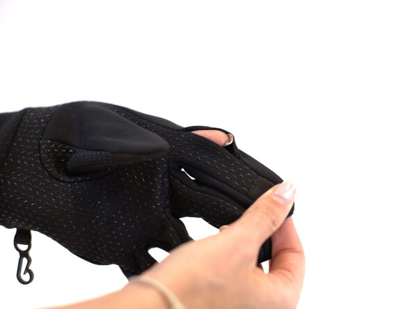 How to Repair a Seam Split in a Winter Glove, Identify the repair area: crwdns2935265:01crwdnd2935265:03crwdnd2935265:03crwdne2935265:0