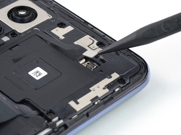 OnePlus Nord 2 5G Battery Replacement, Disconnect the flash assembly: crwdns2935265:011crwdnd2935265:02crwdnd2935265:02crwdne2935265:0