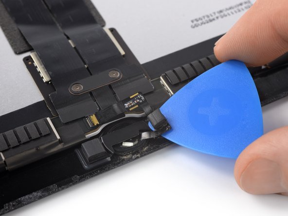 iPad Pro 12.9" 2nd Gen Screen Replacement, Free the home button cable: crwdns2935265:040crwdnd2935265:02crwdnd2935265:02crwdne2935265:0