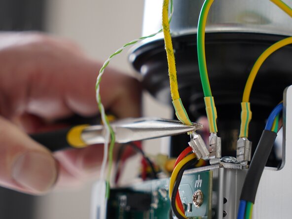 Kaffelogic Nano 7/LINK (D-P Serial) Stack Replacement, Disconnect the earth: crwdns2935265:07crwdnd2935265:02crwdnd2935265:03crwdne2935265:0