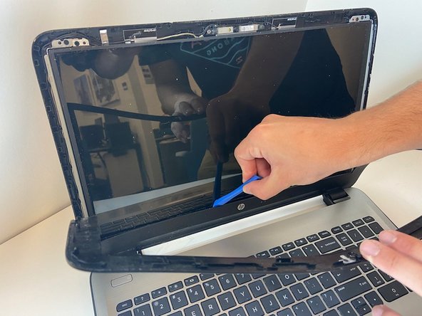 HP 15-ay114cy Screen Replacement, Remove the Plastic Frame: crwdns2935265:04crwdnd2935265:02crwdnd2935265:02crwdne2935265:0