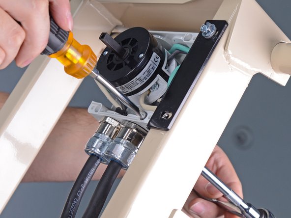 EDCO Disk Grinder 50200-HD On/Off Switch Replacement: crwdns2935265:012crwdnd2935265:03crwdnd2935265:03crwdne2935265:0