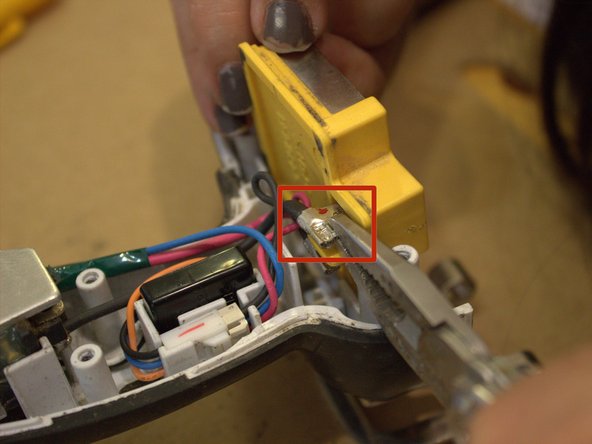 Makita BTD142 Trigger Switch Replacement, Battery Terminal: crwdns2935265:05crwdnd2935265:02crwdnd2935265:02crwdne2935265:0