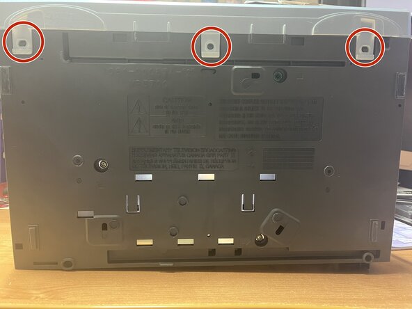 GE Four Head Clear Picture Search VCR Teardown, Pop the clips on the front: crwdns2935265:02crwdnd2935265:01crwdnd2935265:01crwdne2935265:0