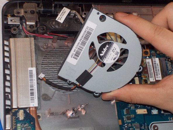 Toshiba Satellite L675D-S7015 Cooling Fan Replacement: crwdns2935265:014crwdnd2935265:02crwdnd2935265:02crwdne2935265:0