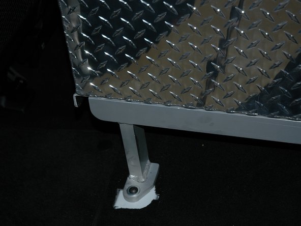 Installing Mercedes W166 RAV Tool Box: crwdns2935265:06crwdnd2935265:02crwdnd2935265:03crwdne2935265:0