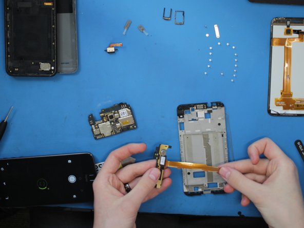 Alcatel Go Play (7048W) Teardown, Out with the daughter board, this time I mean it: crwdns2935265:017crwdnd2935265:03crwdnd2935265:03crwdne2935265:0
