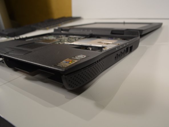 Dell Latitude CP Teardown, Palmrest: crwdns2935265:010crwdnd2935265:02crwdnd2935265:03crwdne2935265:0