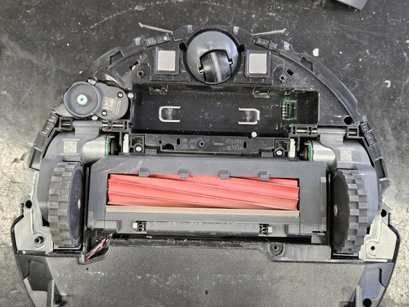 Roborock Q7 Max: Teardown, Bumper: crwdns2935265:04crwdnd2935265:02crwdnd2935265:02crwdne2935265:0