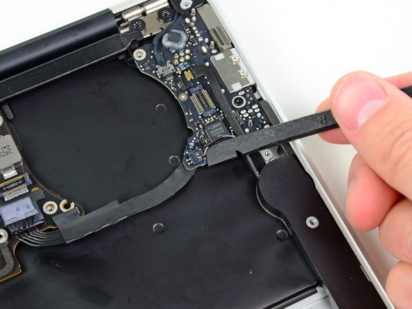 MacBook Air 11" Mid 2012 I/O Board Replacement: crwdns2935265:016crwdnd2935265:02crwdnd2935265:02crwdne2935265:0